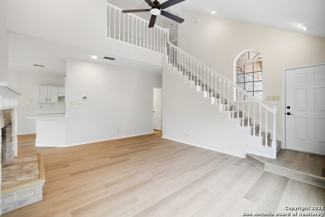 Image 11 of 22 For 5886 Spring Sq