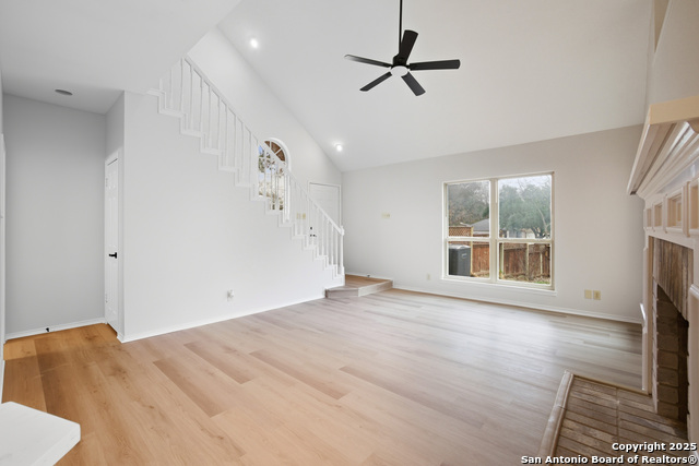 Image 4 of 22 For 5886 Spring Sq