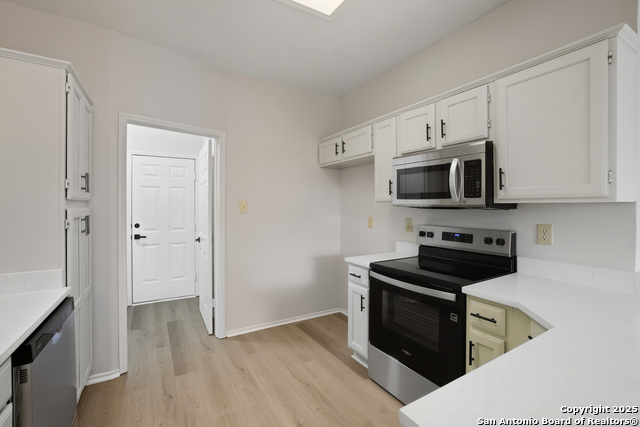 Image 9 of 22 For 5886 Spring Sq