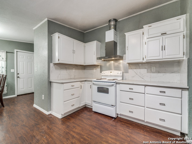 Image 11 of 25 For 705 Walnut Way