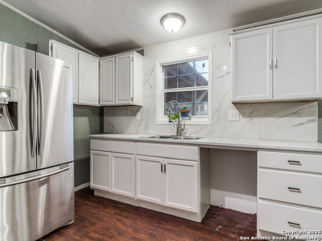 Image 12 of 25 For 705 Walnut Way