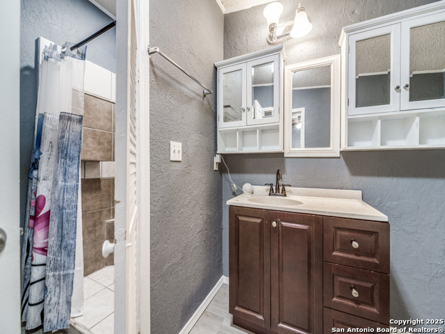 Image 15 of 25 For 705 Walnut Way