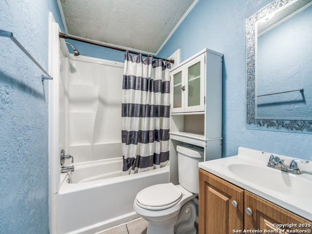 Image 18 of 25 For 705 Walnut Way