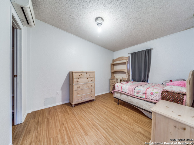 Image 19 of 25 For 705 Walnut Way