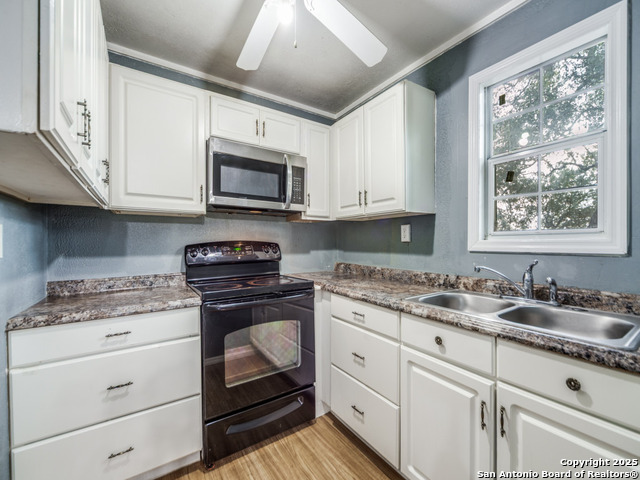 Image 21 of 25 For 705 Walnut Way