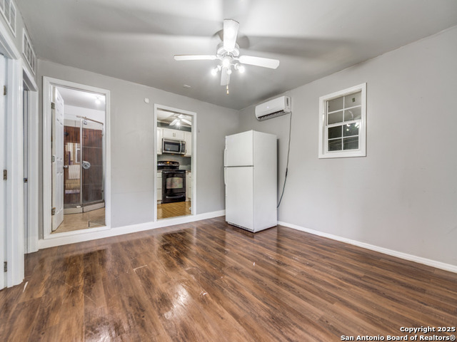 Image 22 of 25 For 705 Walnut Way