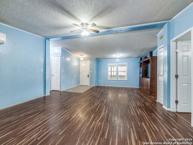 Image 5 of 25 For 705 Walnut Way