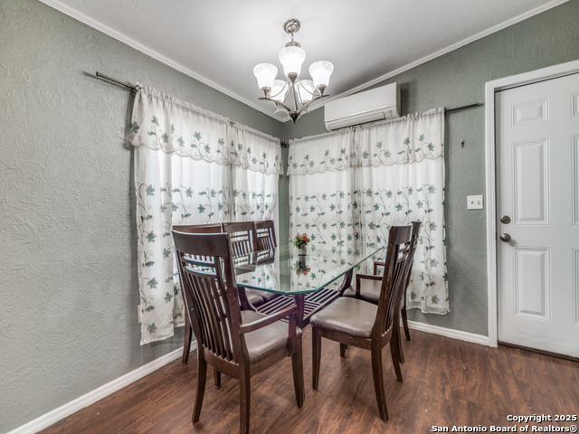 Image 9 of 25 For 705 Walnut Way