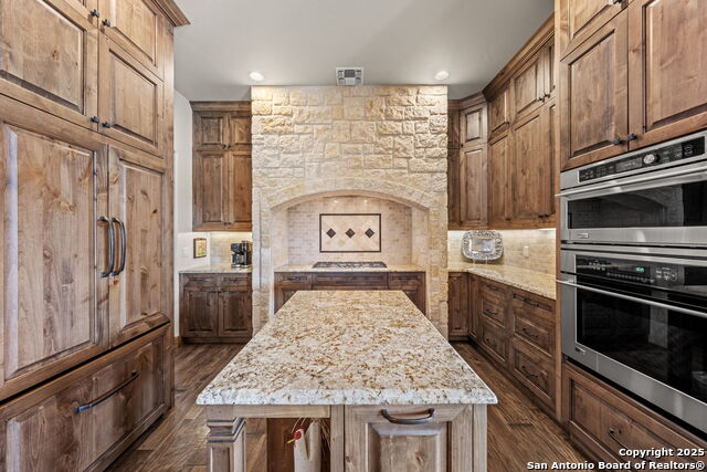 Listing photo id 13 for 131 Bootlegger Ln N