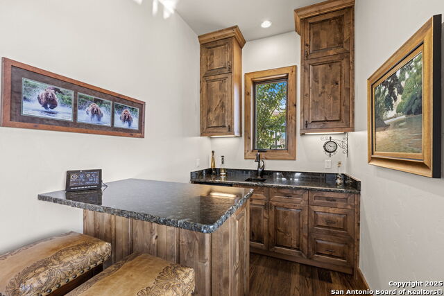 Listing photo id 15 for 131 Bootlegger Ln N