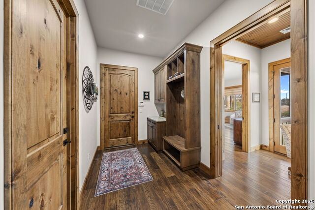 Listing photo id 22 for 131 Bootlegger Ln N