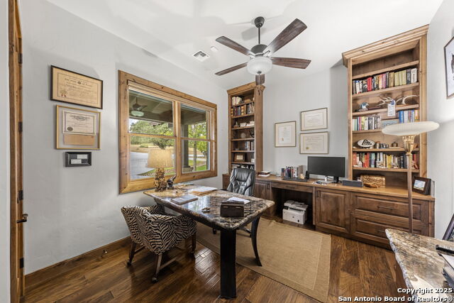 Listing photo id 24 for 131 Bootlegger Ln N