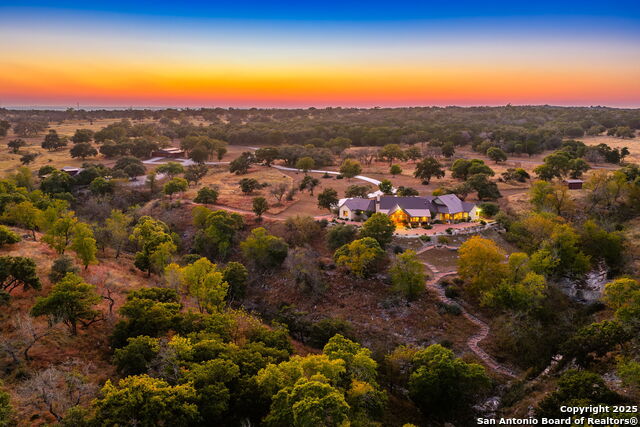 Listing photo id 29 for 131 Bootlegger Ln N