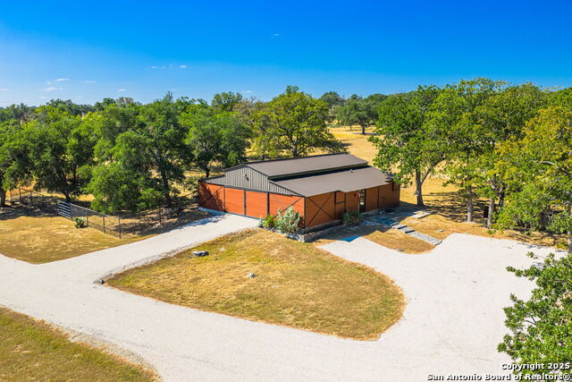 Listing photo id 45 for 131 Bootlegger Ln N