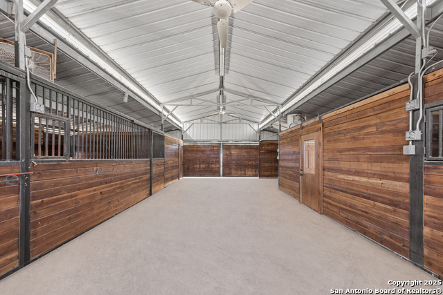 Listing photo id 46 for 131 Bootlegger Ln N