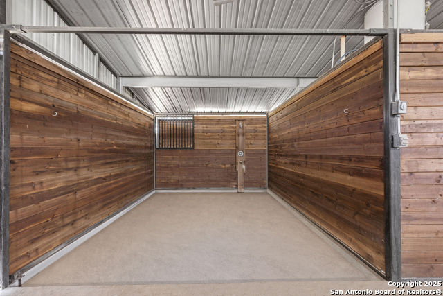 Listing photo id 47 for 131 Bootlegger Ln N