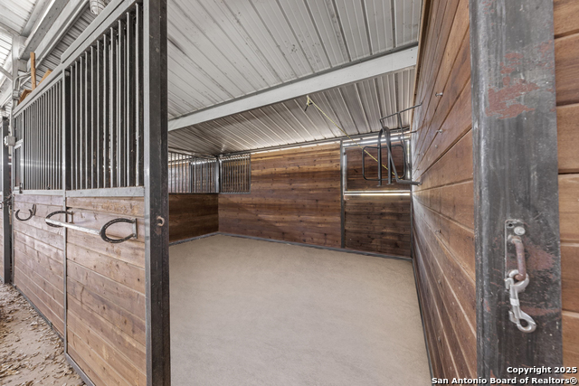 Listing photo id 48 for 131 Bootlegger Ln N