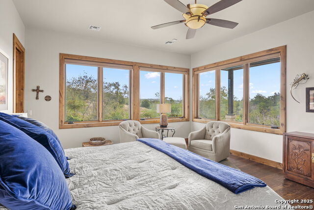 Listing photo id 4 for 131 Bootlegger Ln N