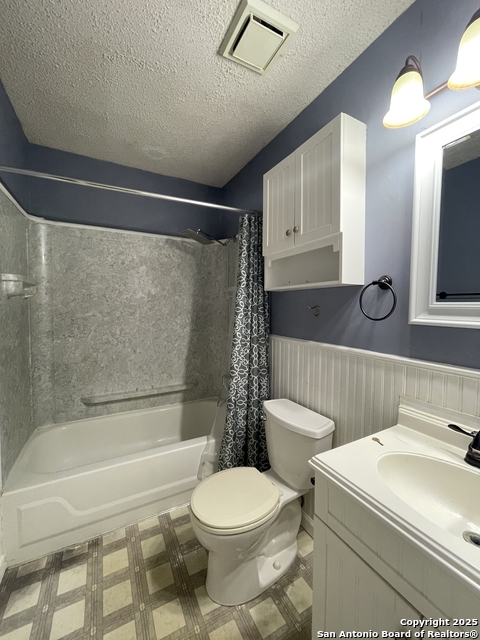 Image 16 of 19 For 2238 Deer Run Pass