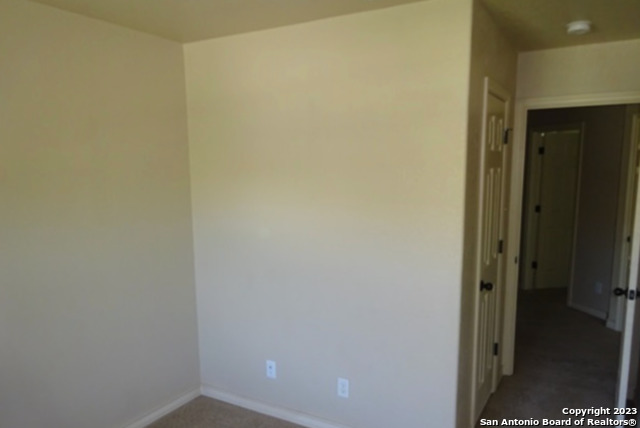 Listing photo id 9 for 5113 Flipper Dr  5113