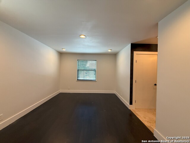 Image 12 of 25 For 2811 Woodbury 301