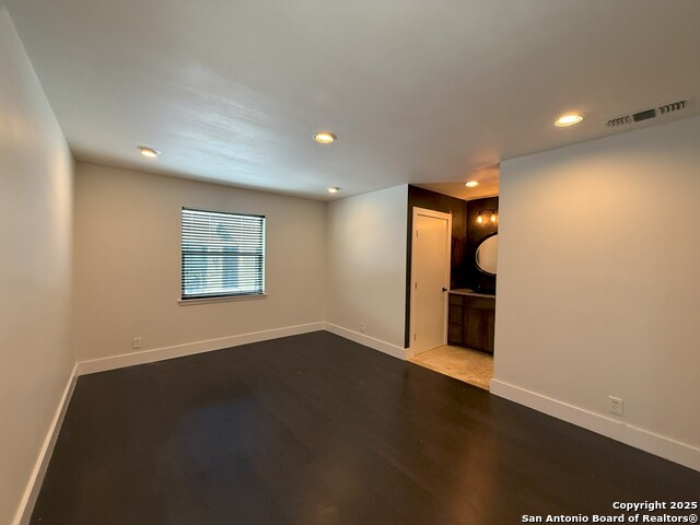 Image 13 of 25 For 2811 Woodbury 301