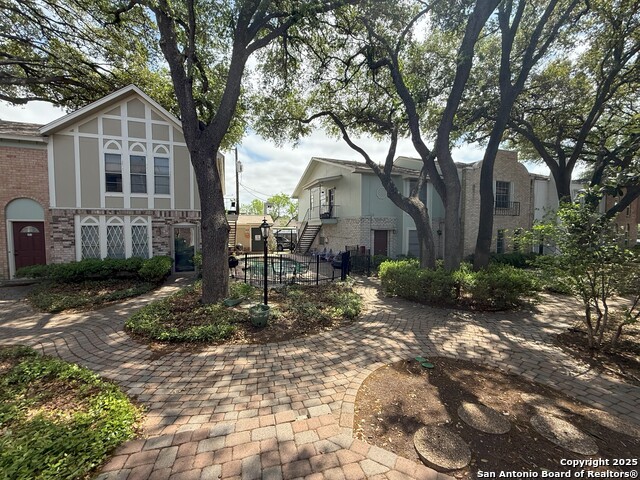 Image 2 of 25 For 2811 Woodbury 301