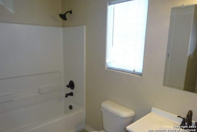 Listing photo id 8 for 5115 Flipper Dr  5115