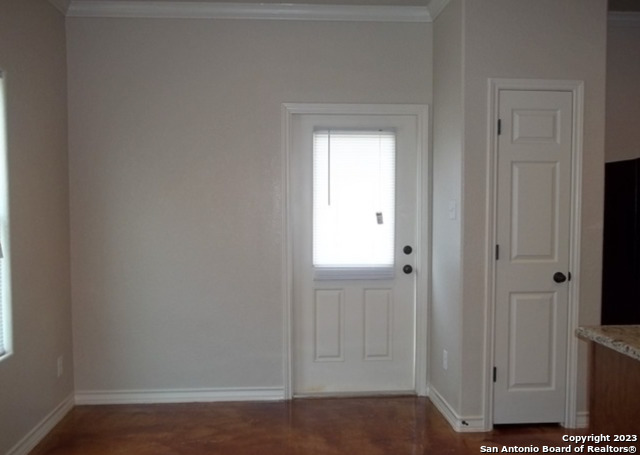 Listing photo id 4 for 5115 Flipper Dr  5115