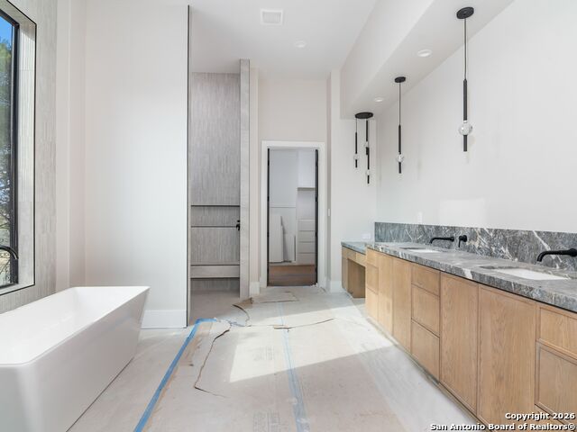 Listing photo id 20 for 71 Via Aragon