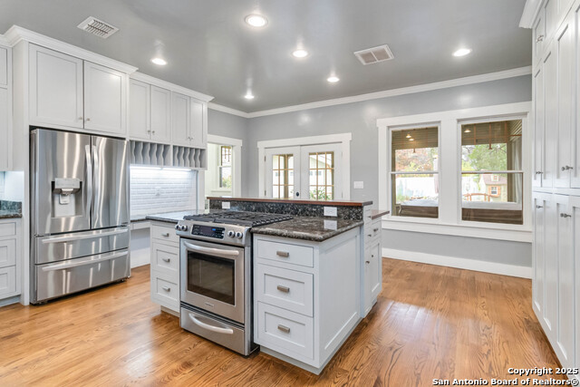 Image 18 of 45 For 211 Lindell  