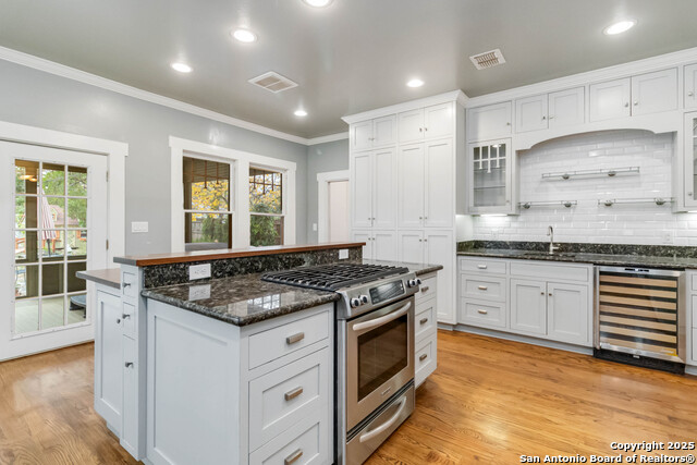 Image 19 of 45 For 211 Lindell  