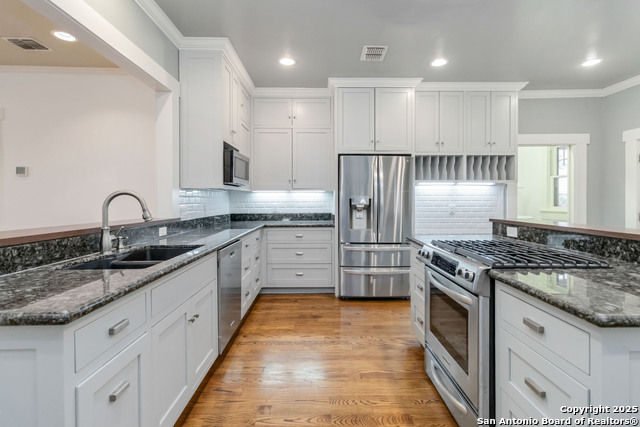 Image 23 of 45 For 211 Lindell  