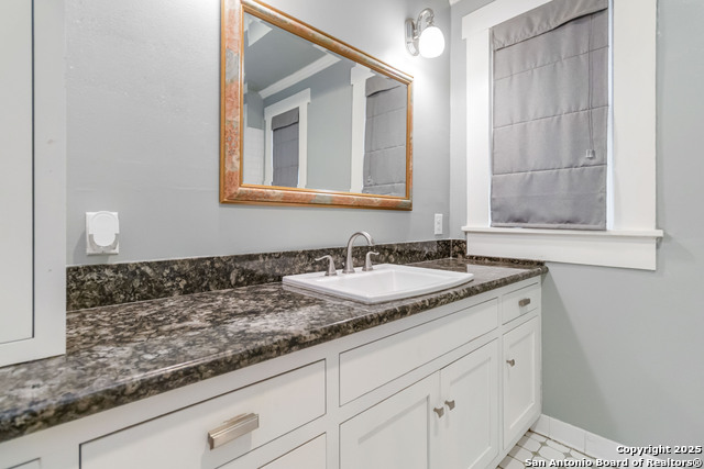 Image 32 of 45 For 211 Lindell  