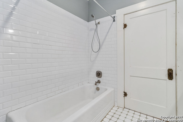 Image 33 of 45 For 211 Lindell  