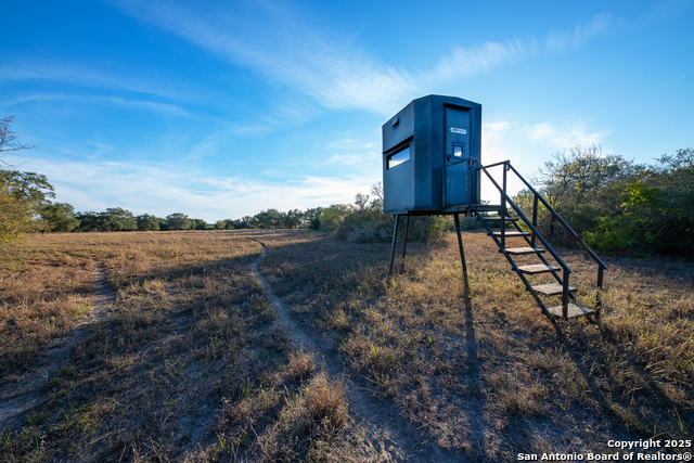 Listing photo id 12 for 1038 Old Goliad