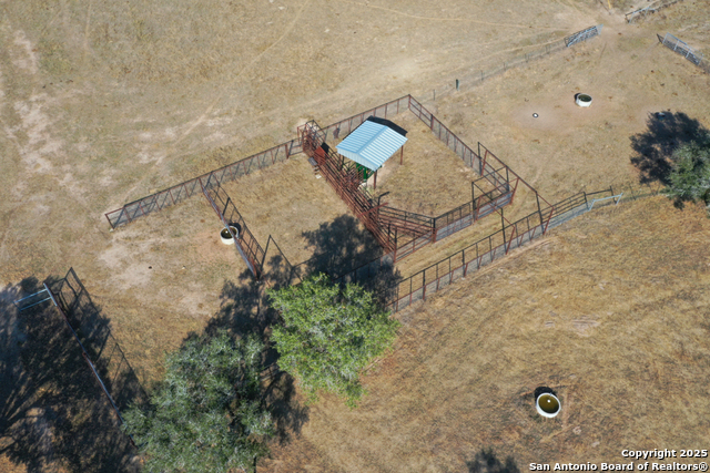 Listing photo id 2 for 1038 Old Goliad