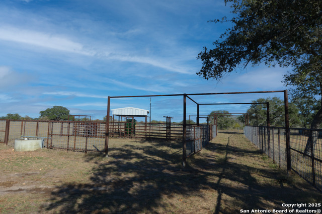 Listing photo id 3 for 1038 Old Goliad