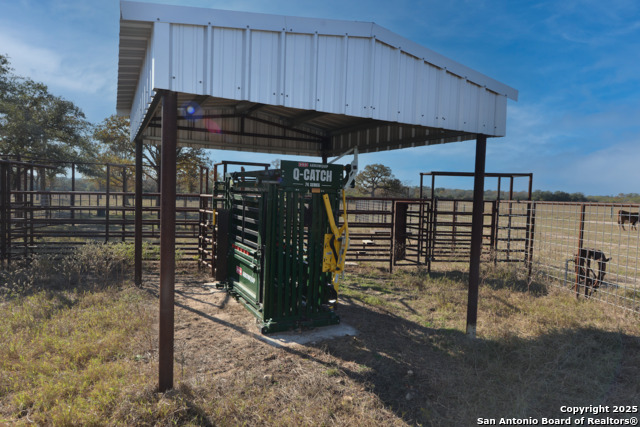 Listing photo id 4 for 1038 Old Goliad