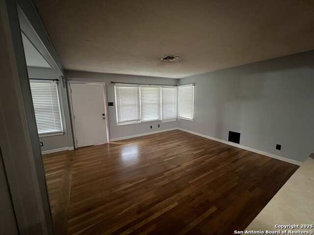 Image 11 of 22 For 1012 Walnut E