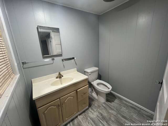 Image 19 of 22 For 1012 Walnut E