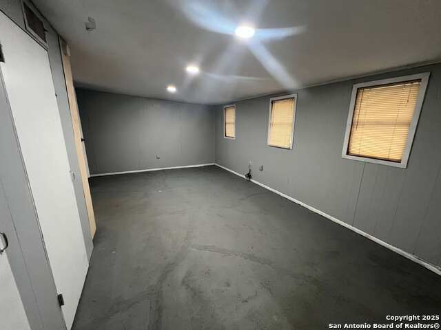 Image 20 of 22 For 1012 Walnut E