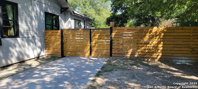 Image 2 of 11 For 631 Kings Hwy W 3