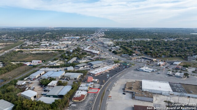 Listing photo id 1 for 4115 Naco Perrin