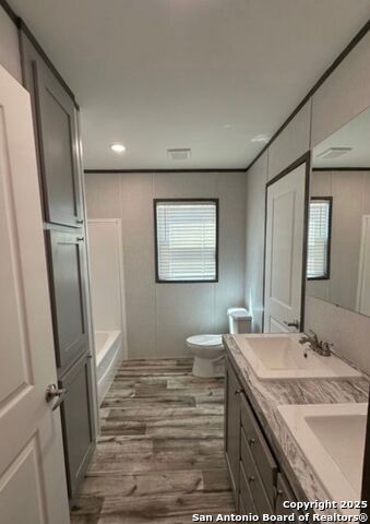 Listing photo id 2 for 20 Penney Lane N