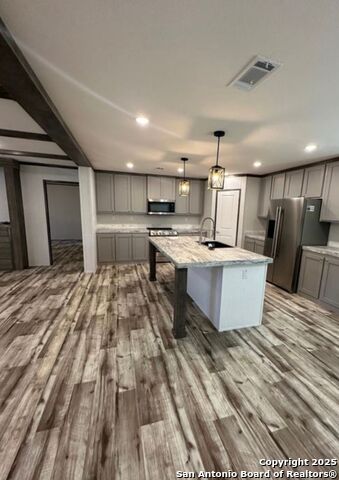 Listing photo id 3 for 20 Penney Lane N