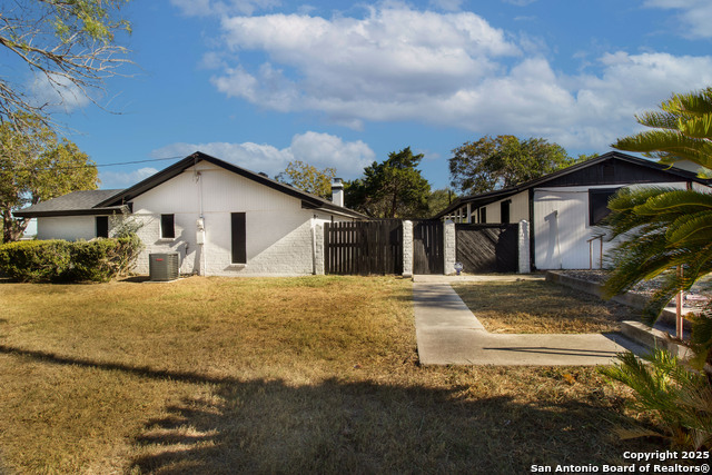 Listing photo id 3 for 12129 Up River Rd