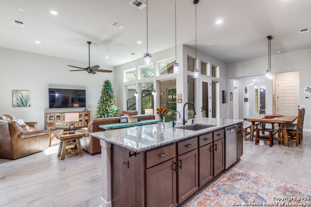 Listing photo id 8 for 128 Cinnamon Creek