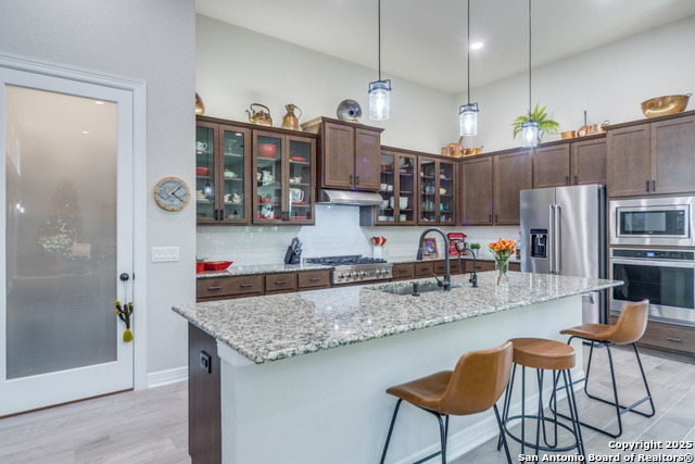 Listing photo id 10 for 128 Cinnamon Creek