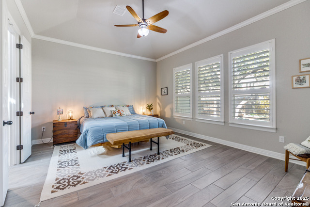 Listing photo id 13 for 128 Cinnamon Creek